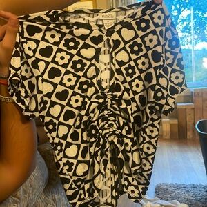 Rue21 T-shirt medium with a black and white flower and heart pattern